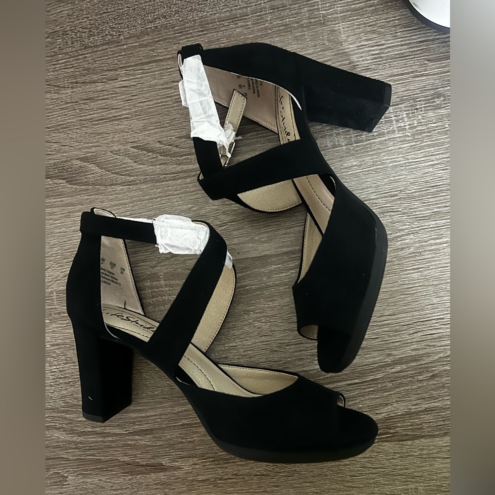 LifeStride Black Pumps
